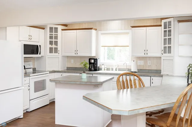 $889,000 | 24295 Matson Point Trail, Pelican Rapids, MN 56572