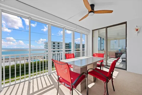 $949,900 | 911 Ocean Drive, Unit 506, North Palm Beach, FL 33408
