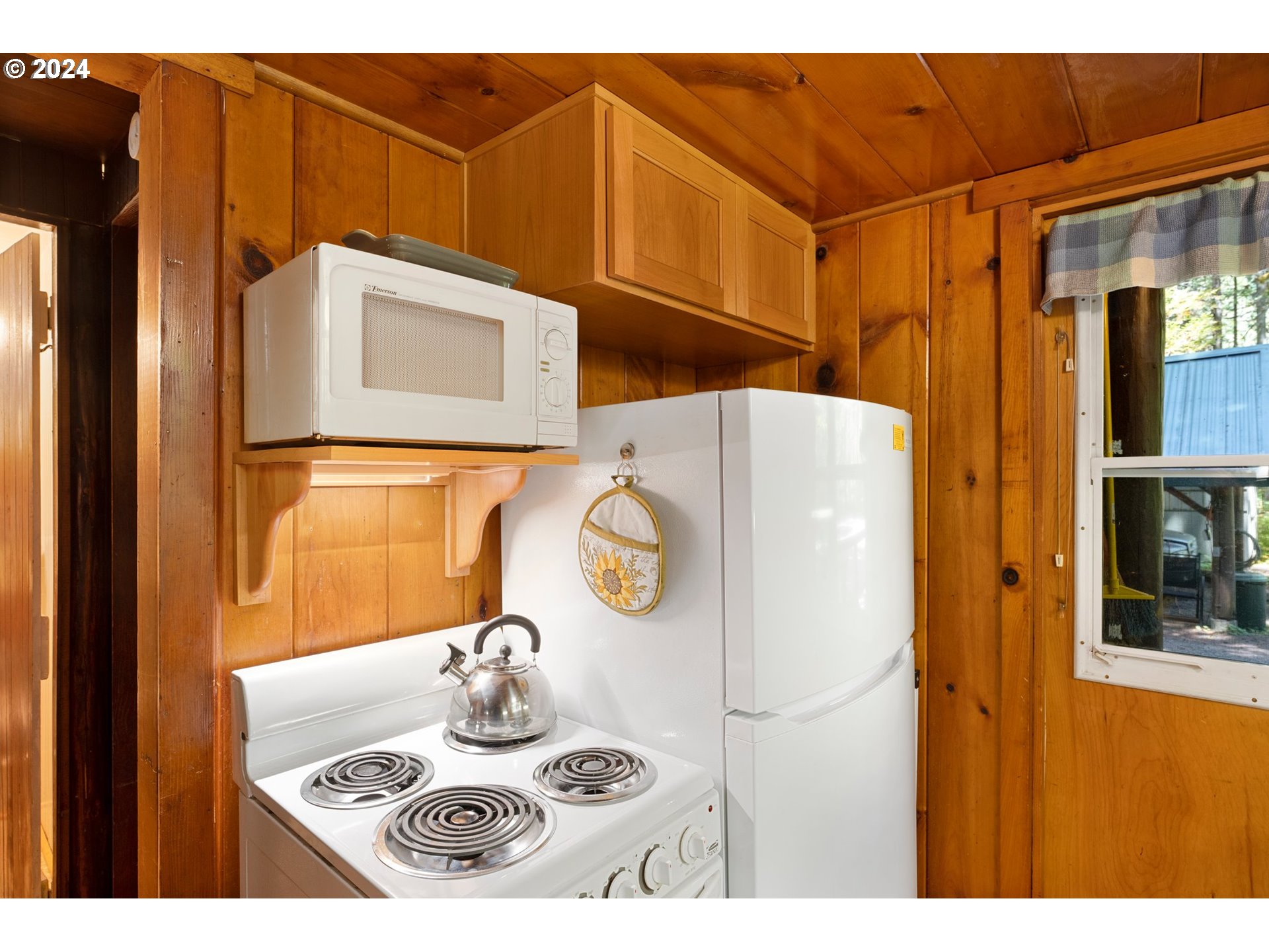 57096 North Bank Road, Unit 6 Blue River, OR 97413 - Photo 8 of 41 Gallery Image 8