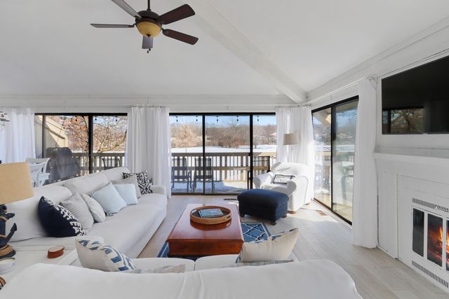 713 Thornridge Court, Unit B, Fontana, WI 53125