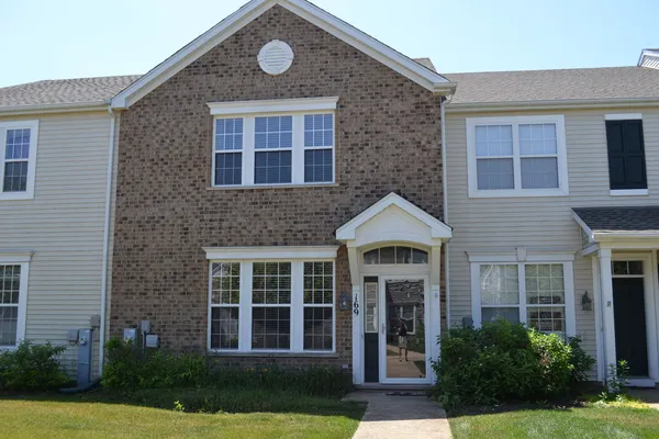 $2,400 | 169 Springbrook Trail South, Oswego, IL 60543