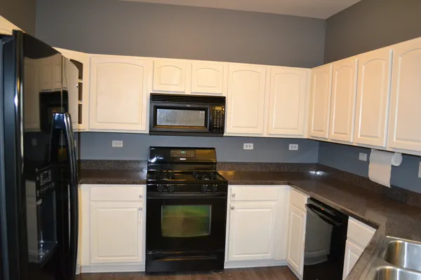 $2,400 | 169 Springbrook Trail South, Oswego, IL 60543