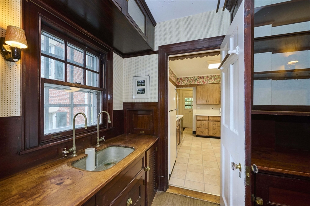 92 Dean Road Brookline, MA 02445 - Photo 13 of 42