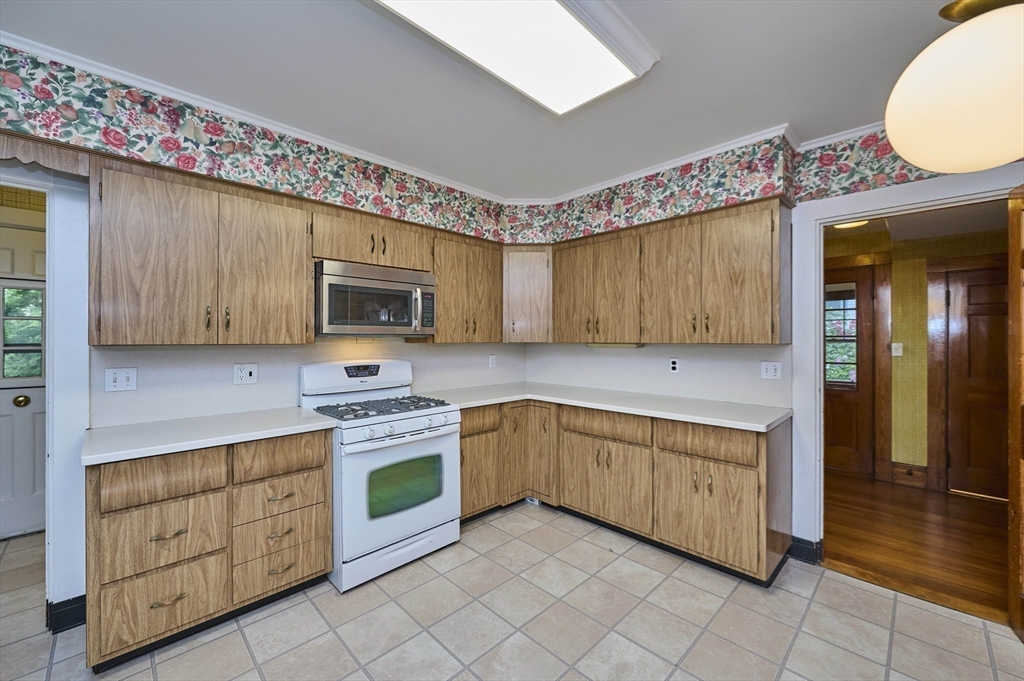 92 Dean Road Brookline, MA 02445 - Photo 15 of 42