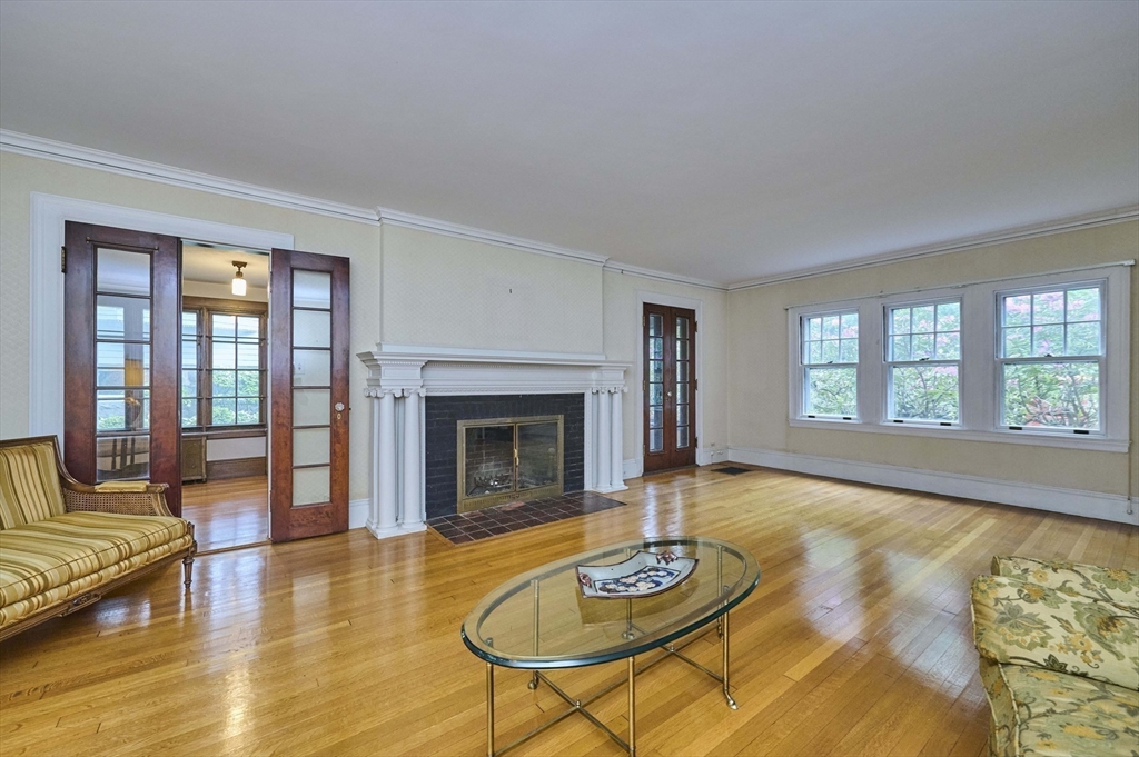 92 Dean Road Brookline, MA 02445 - Photo 4 of 42