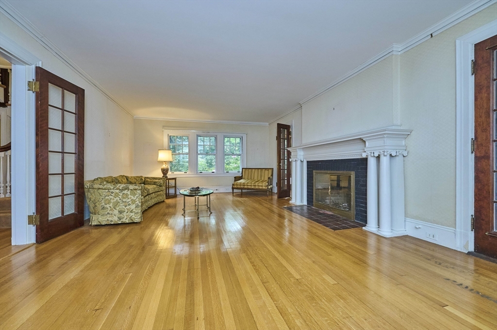 92 Dean Road Brookline, MA 02445 - Photo 5 of 42