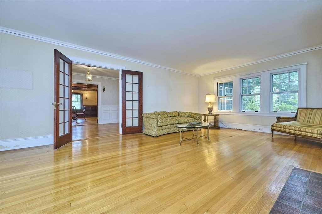 92 Dean Road Brookline, MA 02445 - Photo 6 of 42