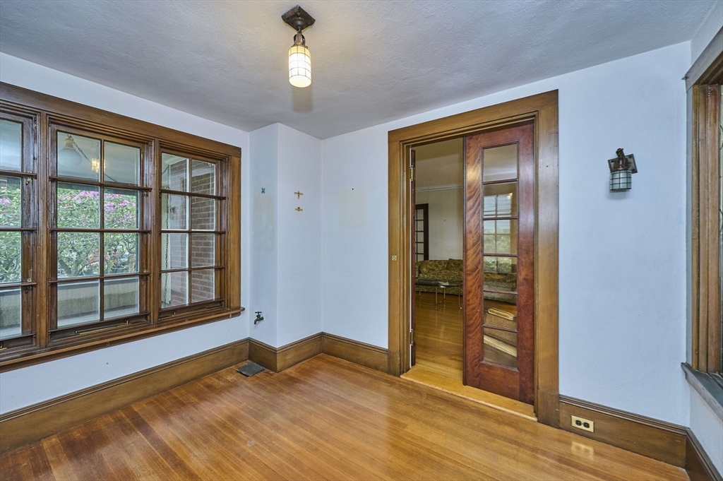 92 Dean Road Brookline, MA 02445 - Photo 7 of 42