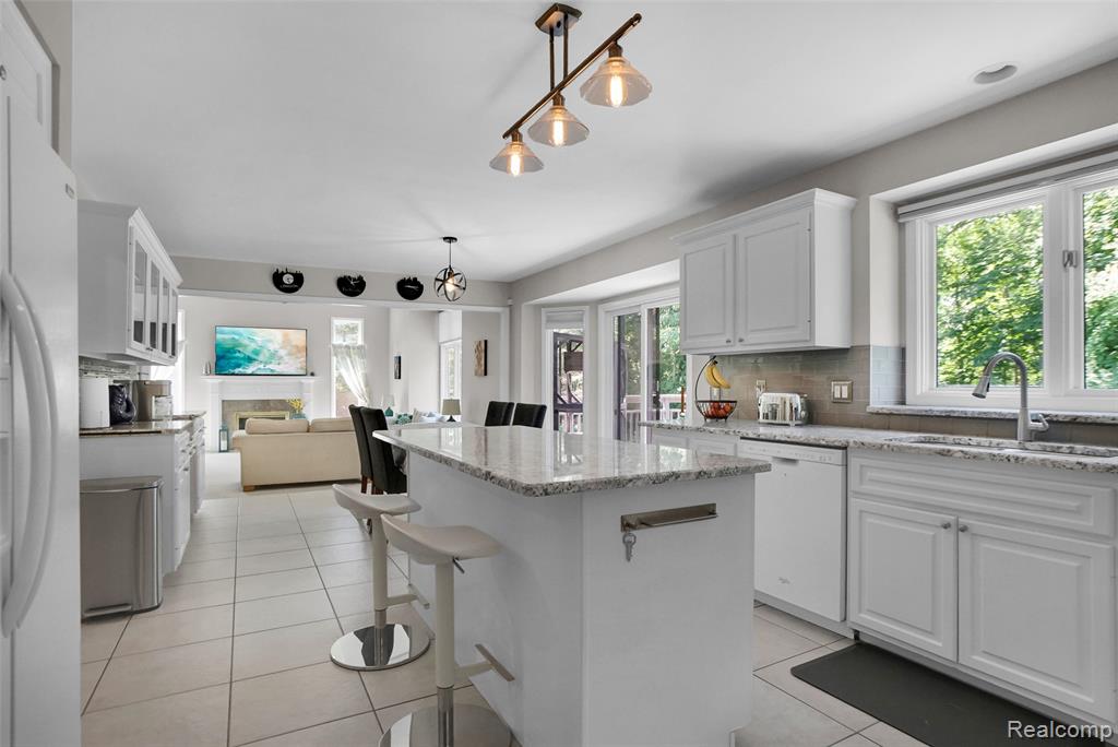 1400 Lakeview Drive Rochester Hills, MI 48306 - Photo 12 of 45