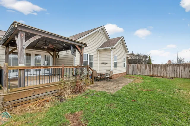 a view of a house with backyard and sitting area