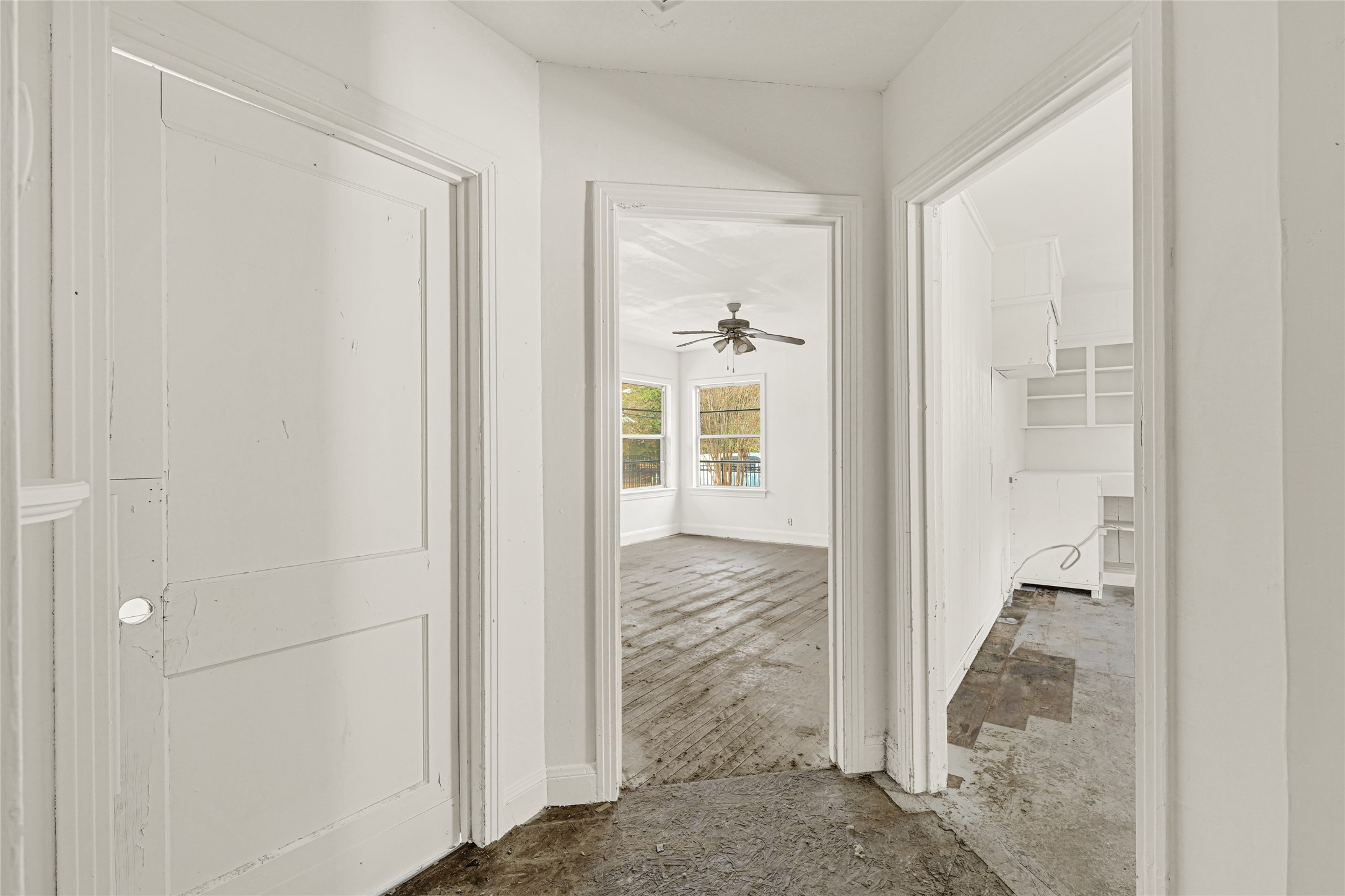 1202 North Roberson Street Conroe, TX 77301 - Photo 11 of 50 Hallway leading to additional rooms