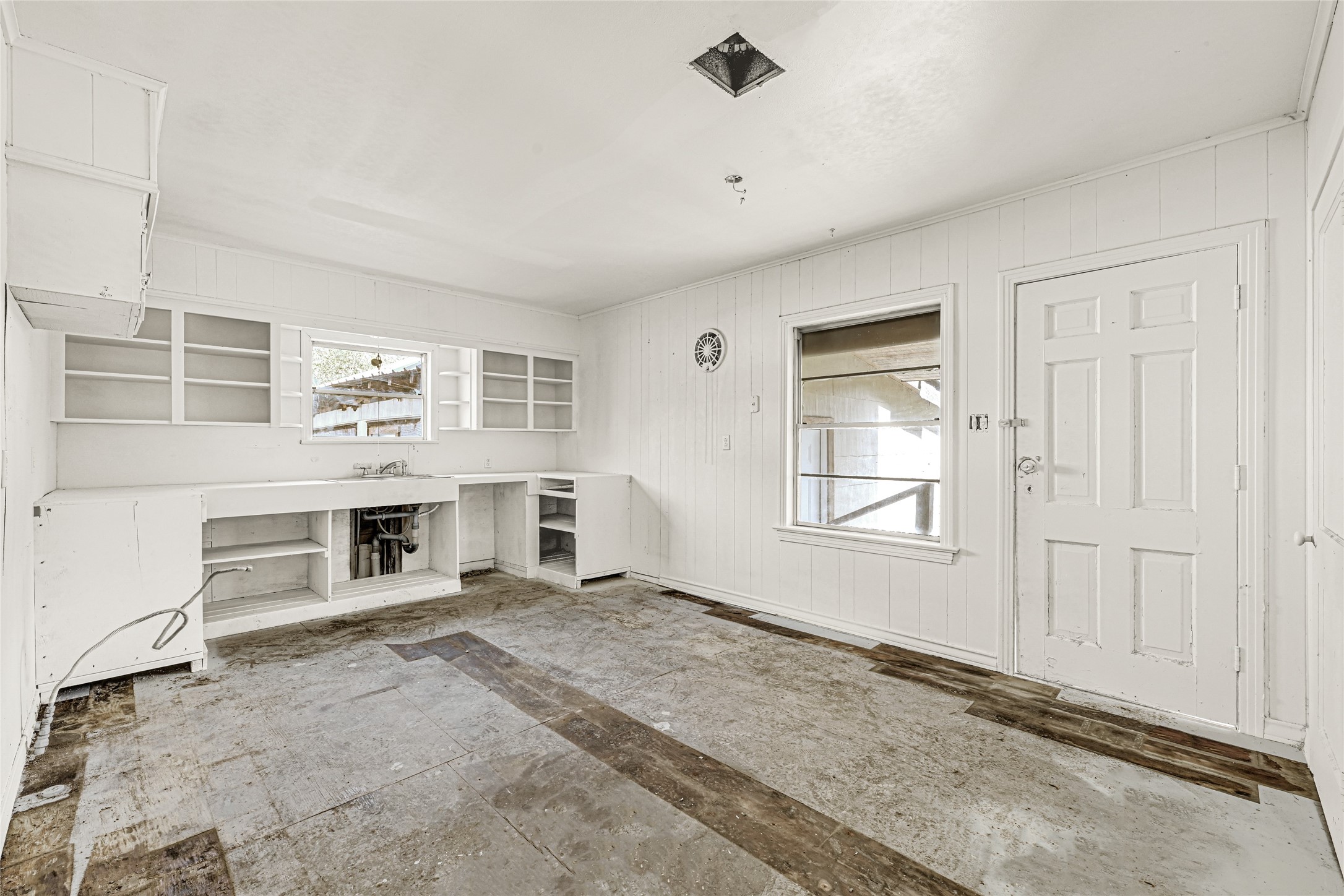 1202 North Roberson Street Conroe, TX 77301 - Photo 12 of 50 Kitchen and dining area view