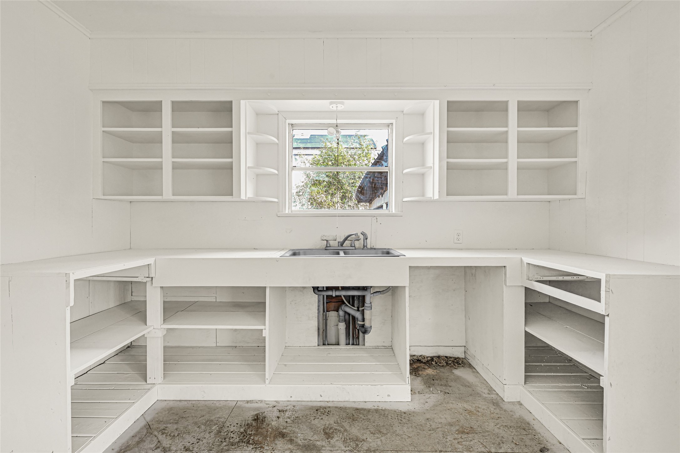 1202 North Roberson Street Conroe, TX 77301 - Photo 14 of 50 Kitchen workspace and cabinet storage