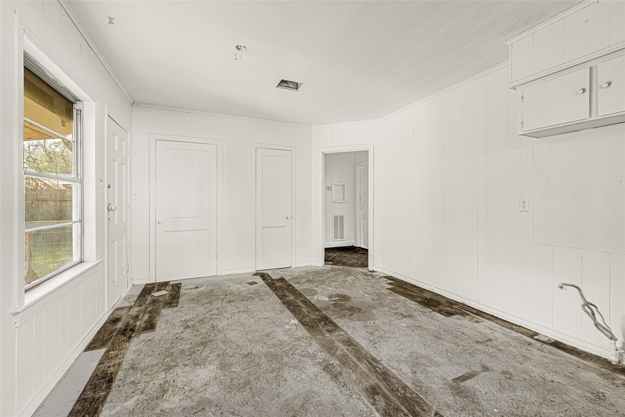 1202 North Roberson Street Conroe, TX 77301 - Photo 15 of 50 Kitchen alternate view with window