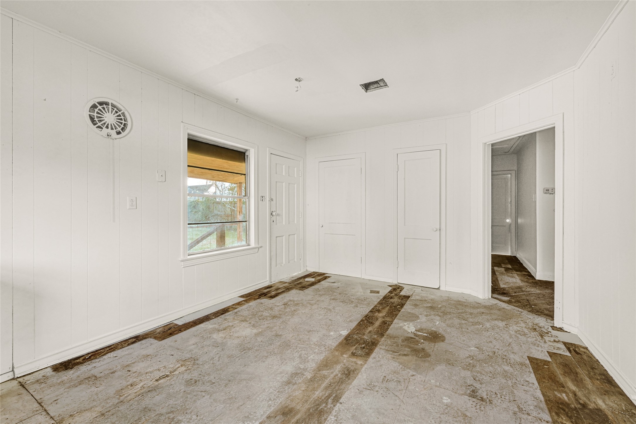 1202 North Roberson Street Conroe, TX 77301 - Photo 16 of 50 Kitchen alternate view with window