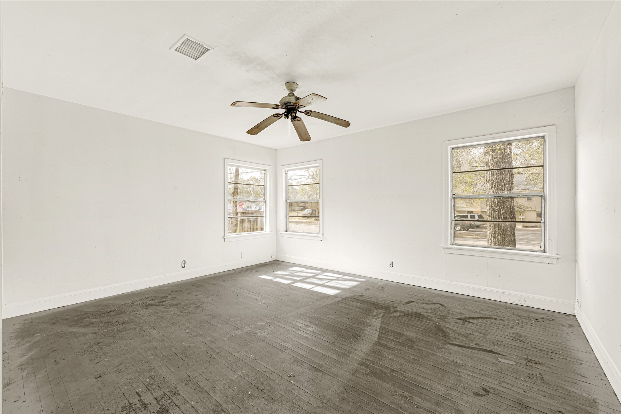 1202 North Roberson Street Conroe, TX 77301 - Photo 20 of 50 Room with ceiling fan and window