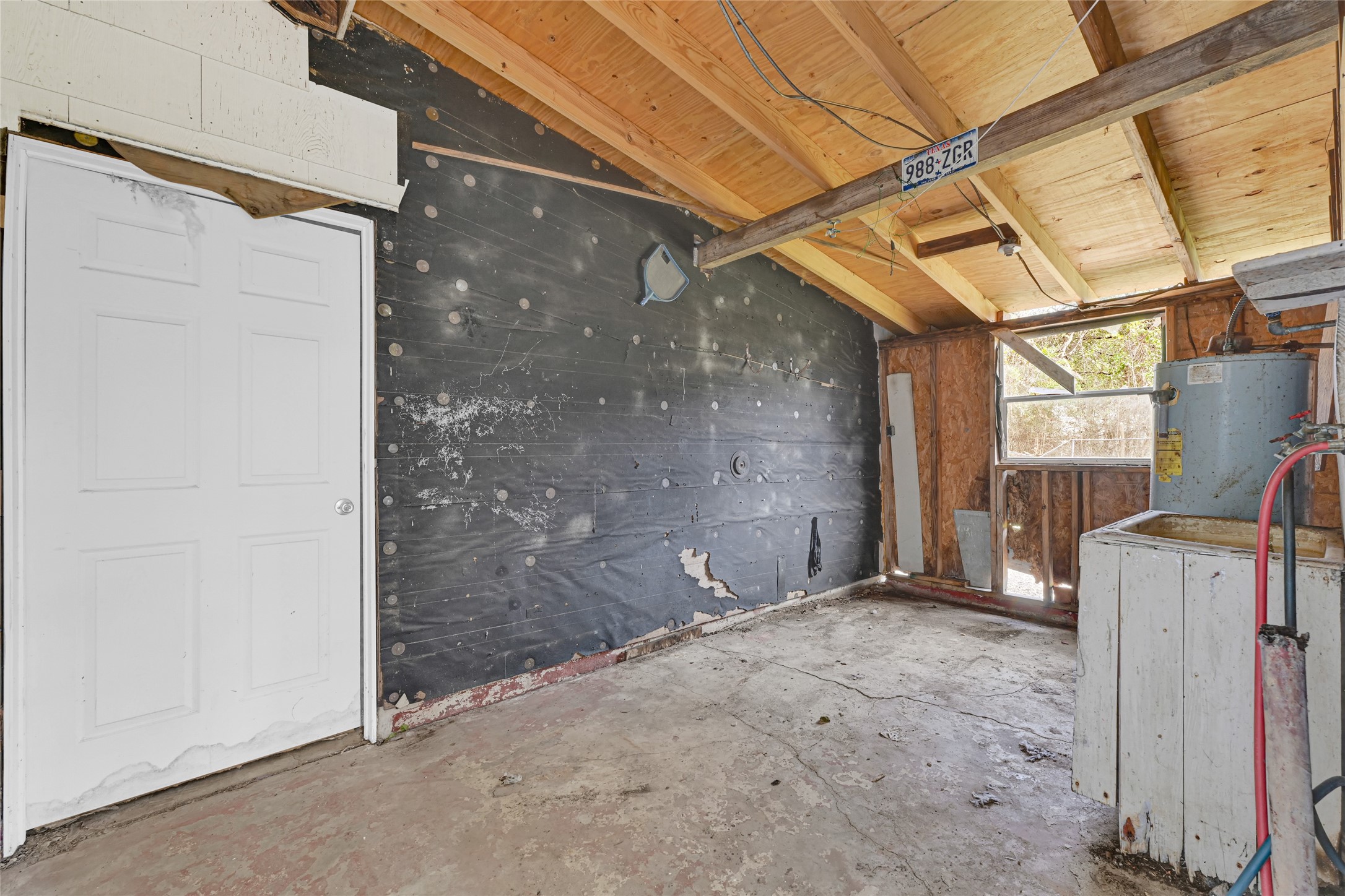 1202 North Roberson Street Conroe, TX 77301 - Photo 32 of 50 Utility/storage area