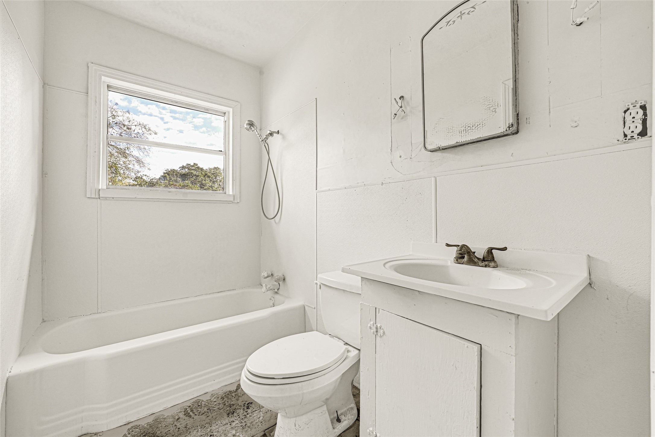 1202 North Roberson Street Conroe, TX 77301 - Photo 4 of 50 Bathroom with vanity and tub/shower surround