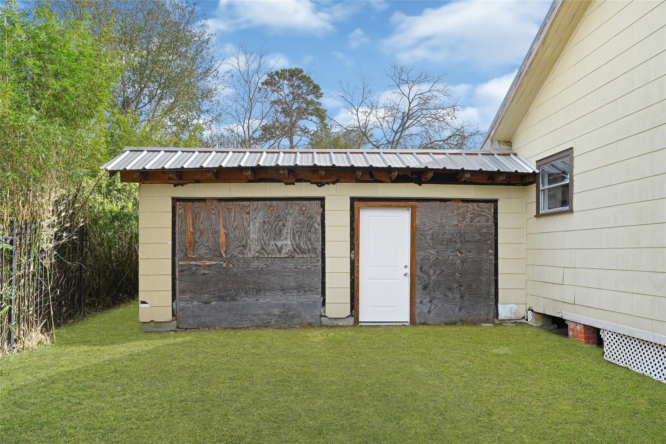 1202 North Roberson Street Conroe, TX 77301 - Photo 44 of 50 Detached garage exterior