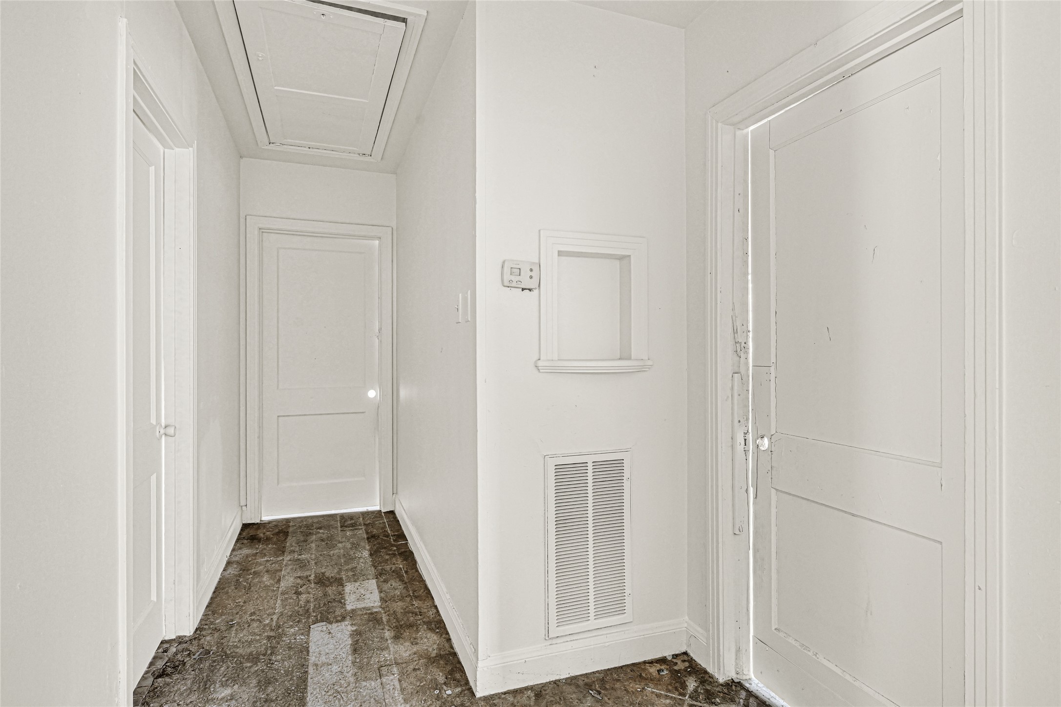 1202 North Roberson Street Conroe, TX 77301 - Photo 10 of 50 Hallway with bathroom access