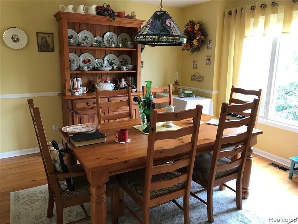 2554 Crooked Lake Road Howell, MI 48843 - Photo 6 of 44 Dining rm w/hardwood flooring.