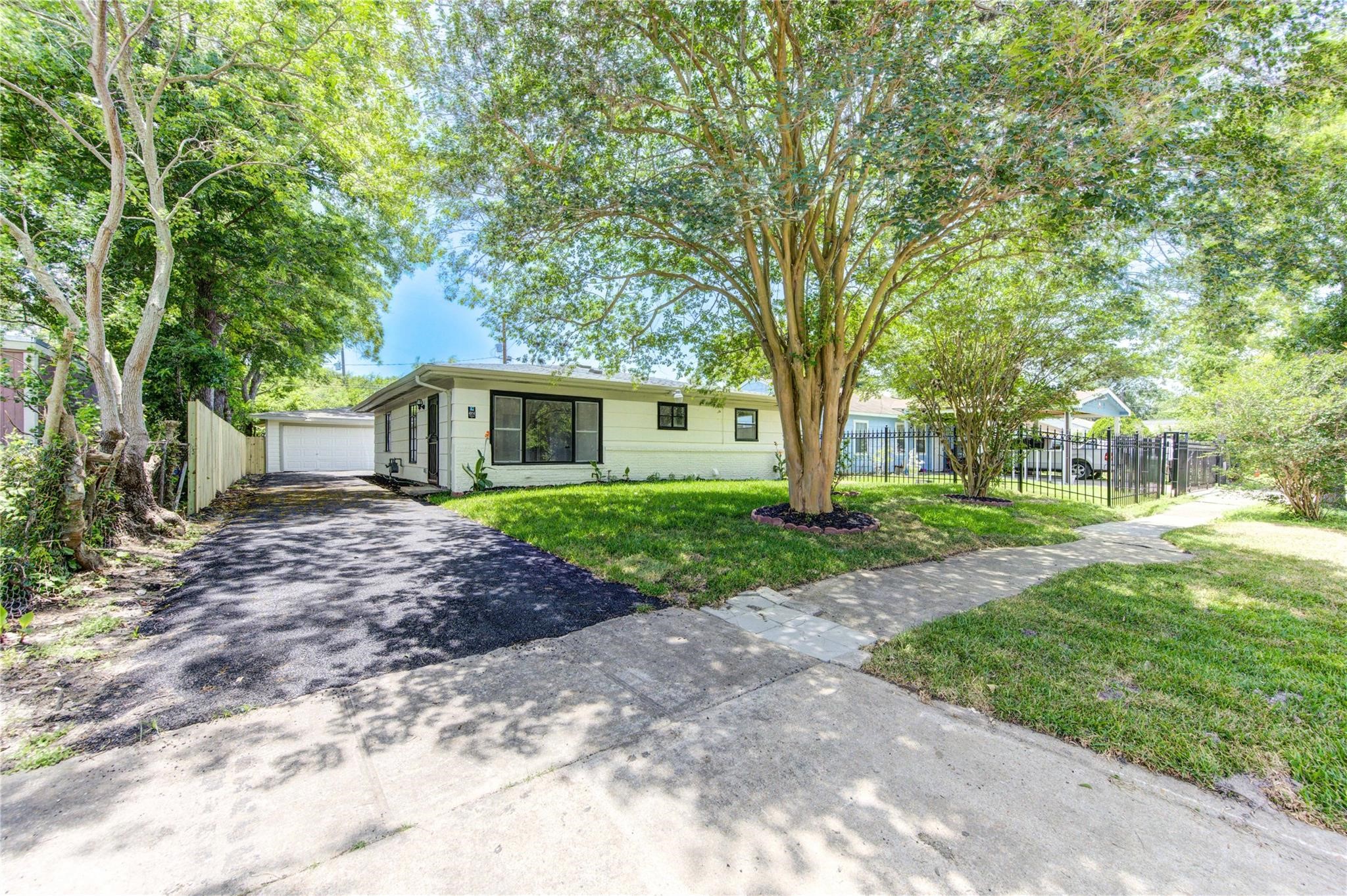4914 Pershing Street Houston, TX 77033 - Photo 33 of 34