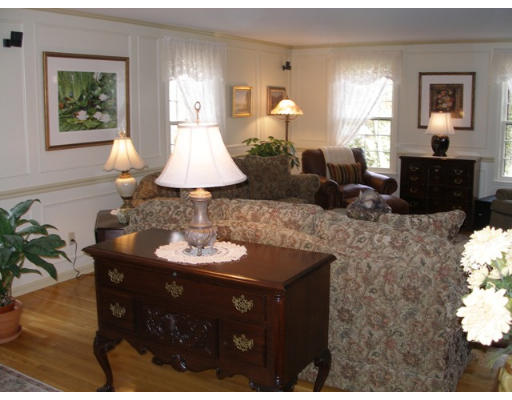 38 Bay Colony Drive Ashland, MA 01721 - Photo 5 of 18 a living room with furniture and a lamp