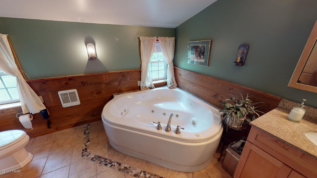 466 Rowland Road Greeley, PA 18425 - Photo 28 of 42 MASTER-BATH