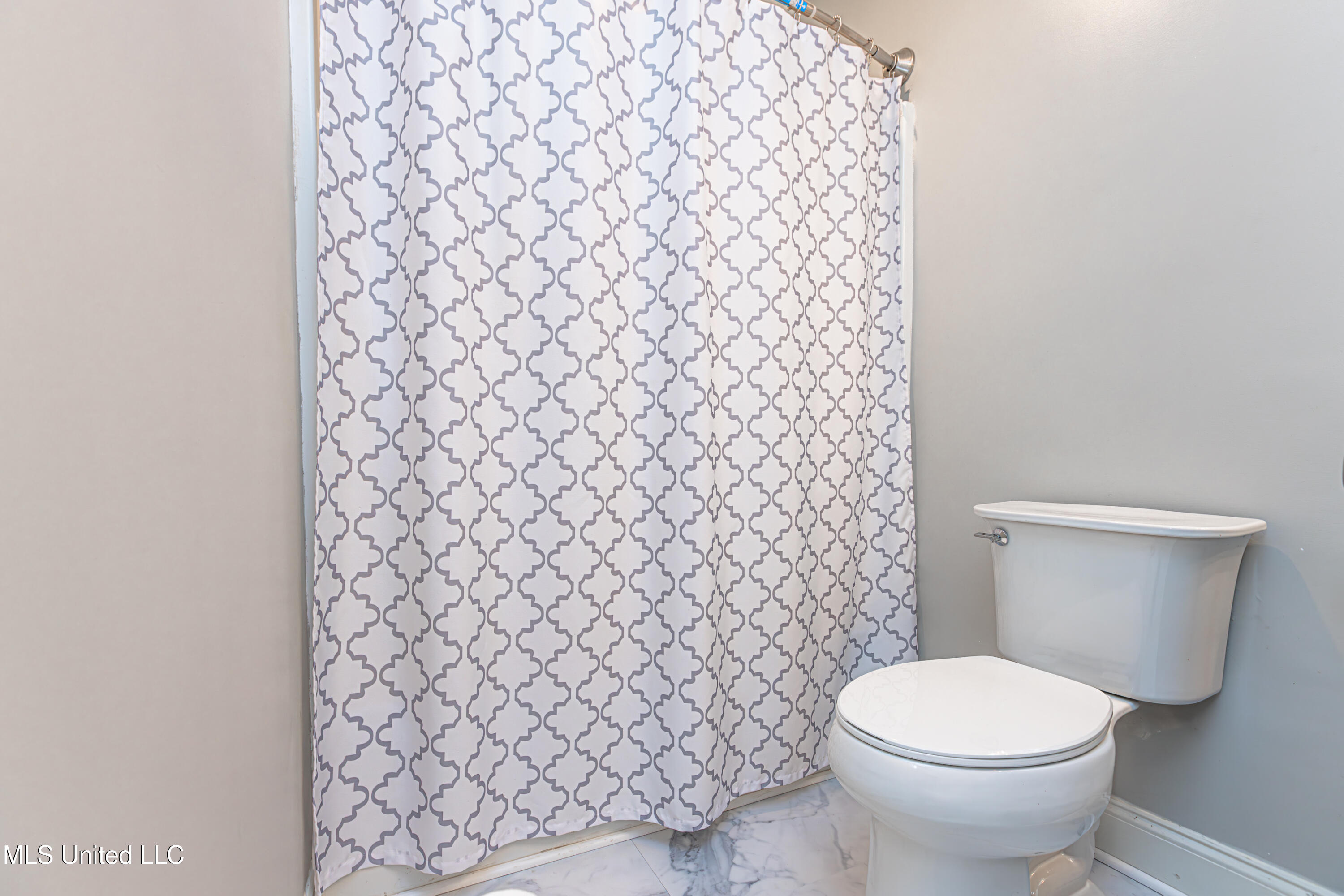 83 Tyler Cove Byram, MS 39272 - Photo 16 of 20 Bathroom (Primary Room)