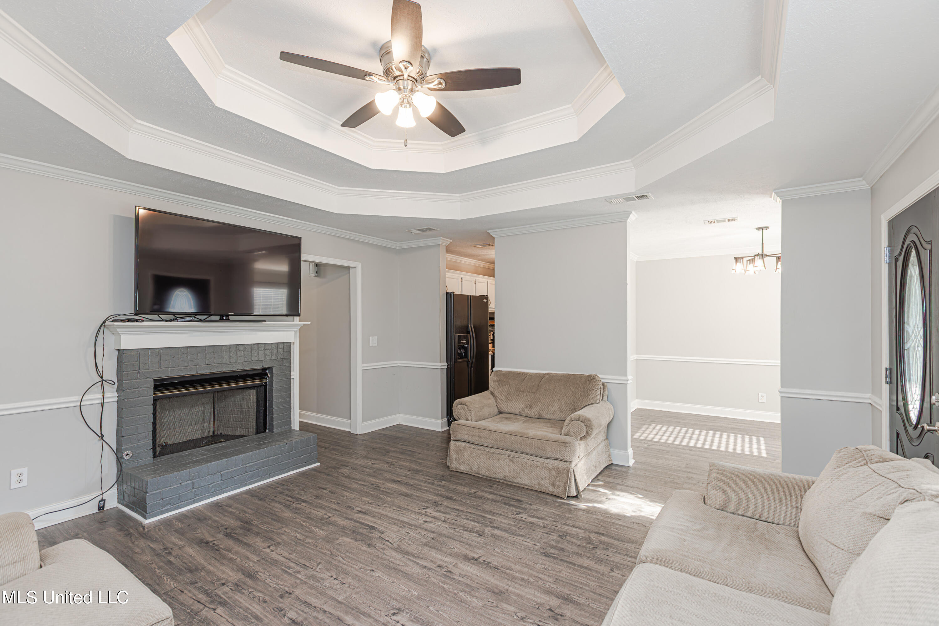 83 Tyler Cove Byram, MS 39272 - Photo 4 of 20 Living Room