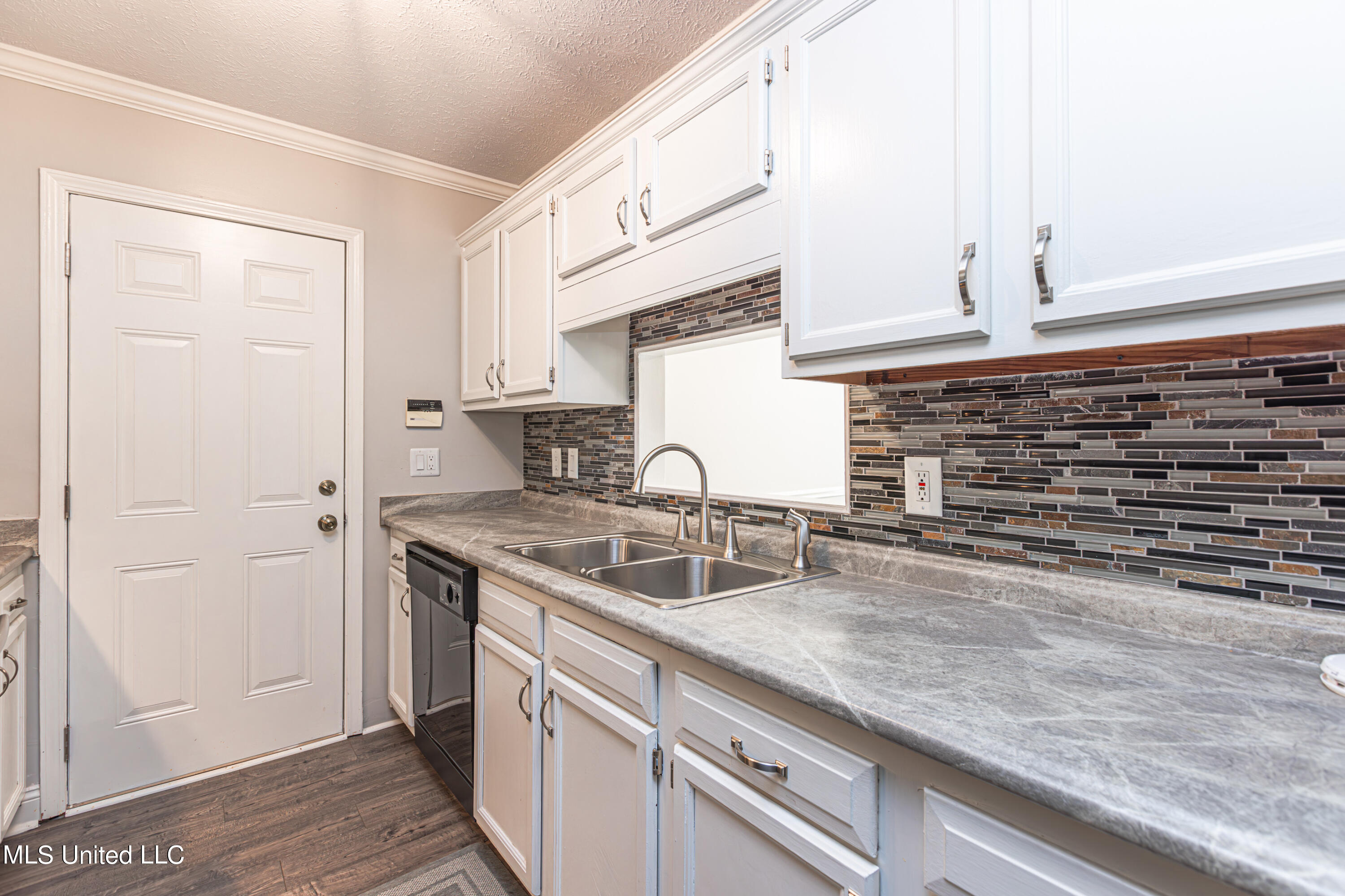 83 Tyler Cove Byram, MS 39272 - Photo 7 of 20 Kitchen