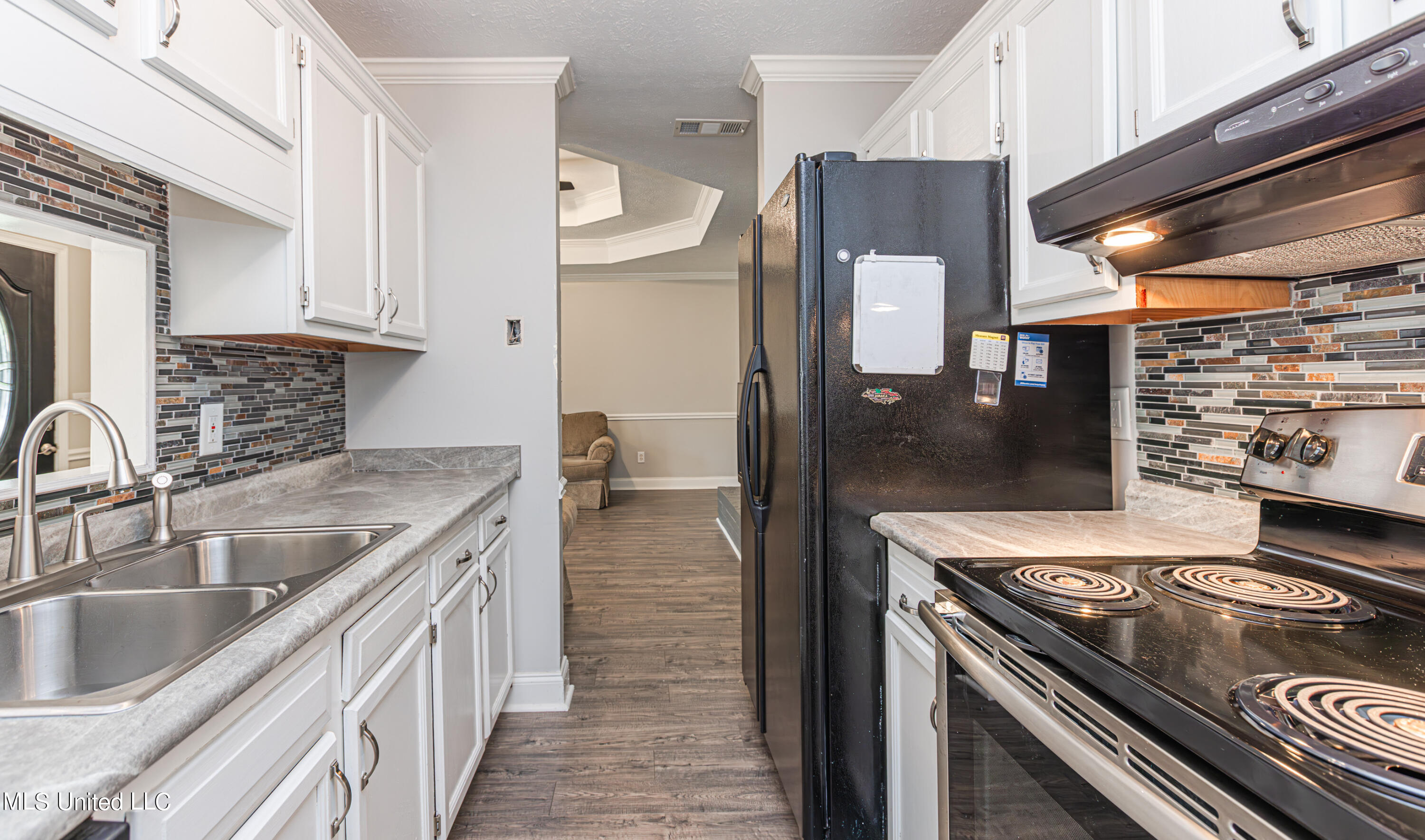 83 Tyler Cove Byram, MS 39272 - Photo 9 of 20 Kitchen