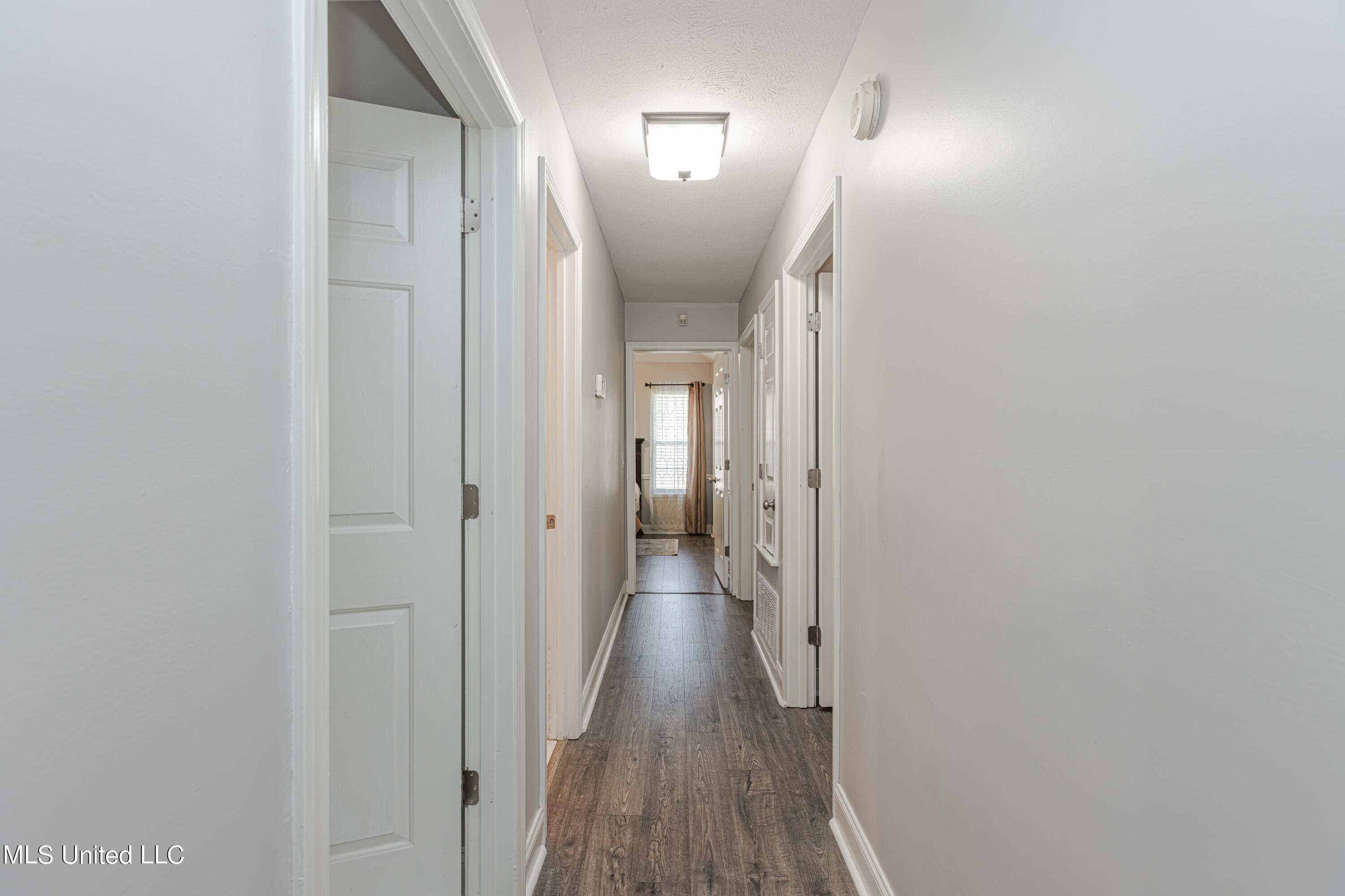 83 Tyler Cove Byram, MS 39272 - Photo 10 of 20 Hallway