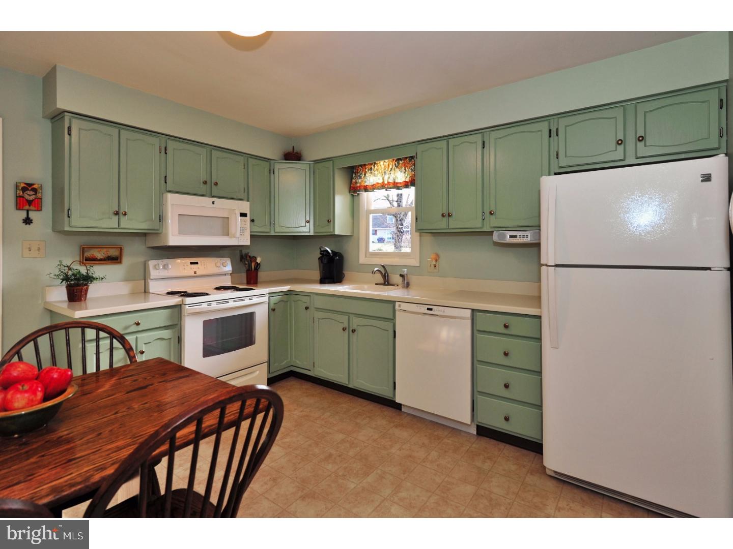536 Gruber Road Harleysville, PA 19438 - Photo 6 of 20 Kitchen
