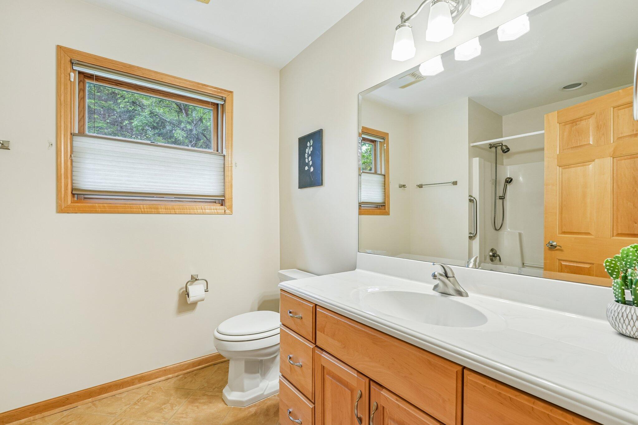 8040 West S County Line Road Franklin, WI 53132 - Photo 21 of 49 Main Bathroom