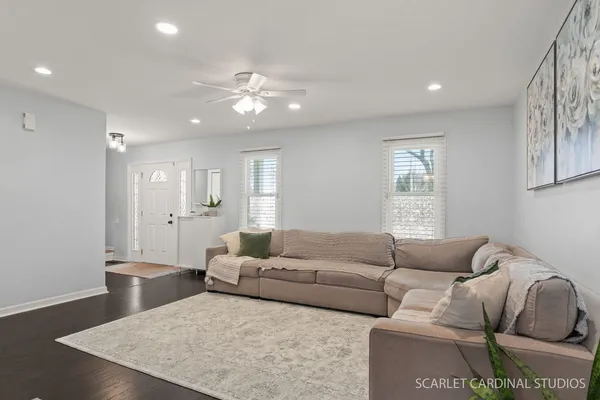 $524,900 | 20 Shore Drive, Schaumburg, IL 60193