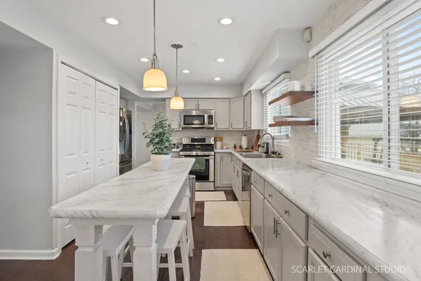 $524,900 | 20 Shore Drive, Schaumburg, IL 60193