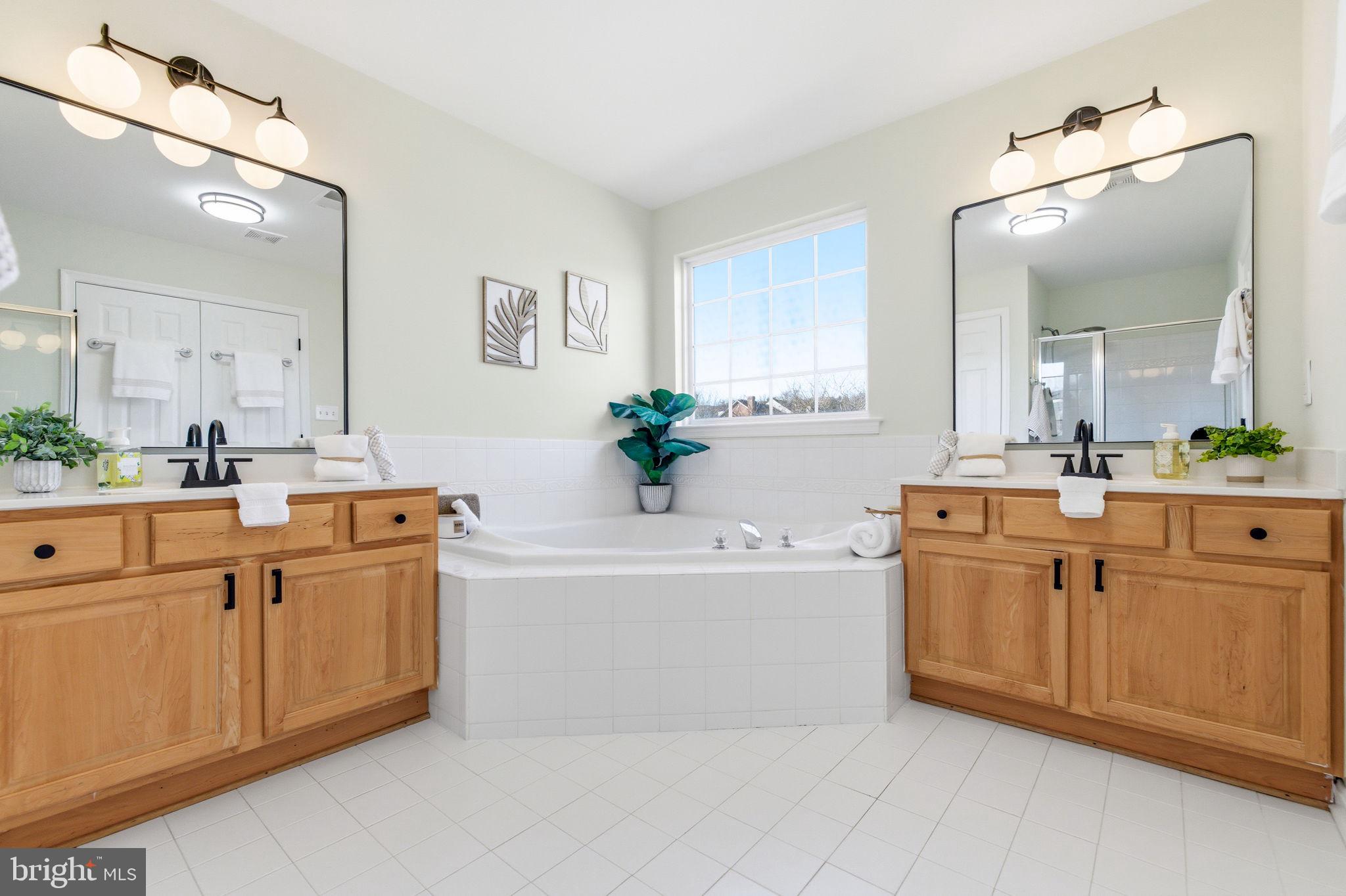 601 Springhouse Square Southeast Leesburg, VA 20175 - Photo 12 of 90 Spacious primary en-suite