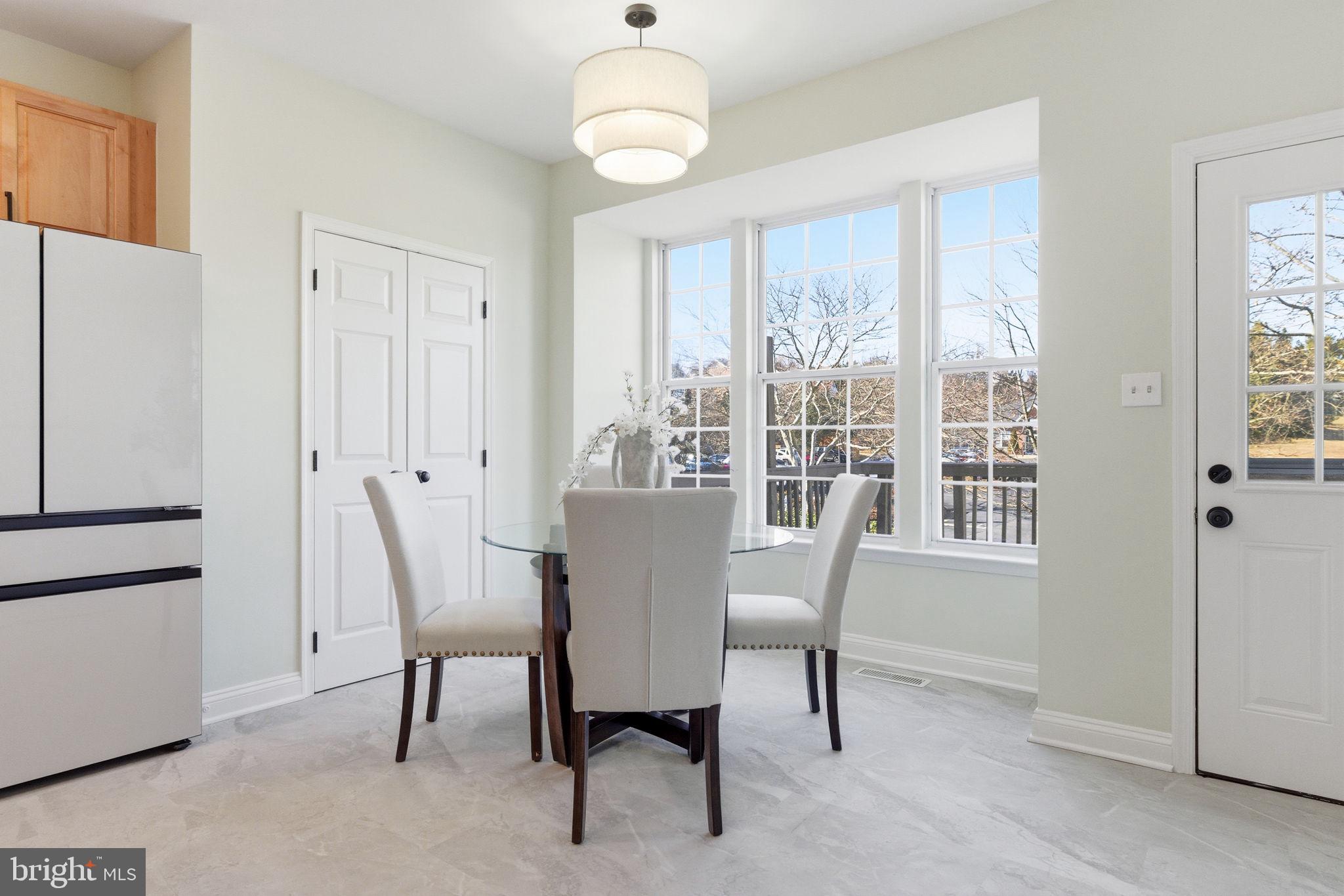 601 Springhouse Square Southeast Leesburg, VA 20175 - Photo 32 of 90 Double-door pantry
