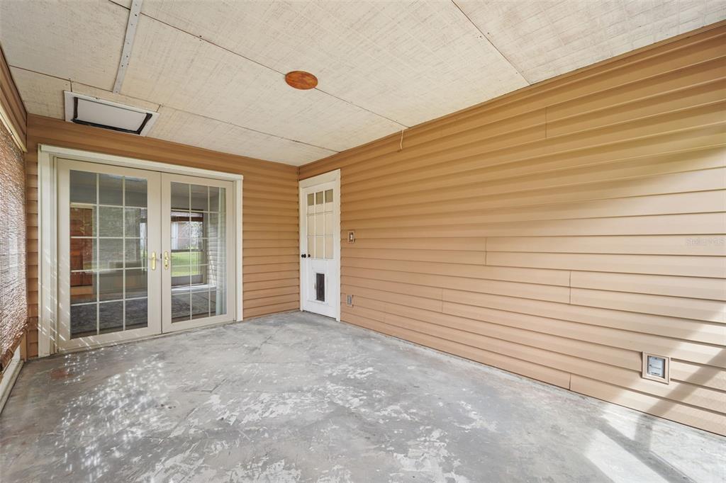 2007 Golf View Drive Dunedin, FL 34698 - Photo 25 of 39 a view of an empty room with a window