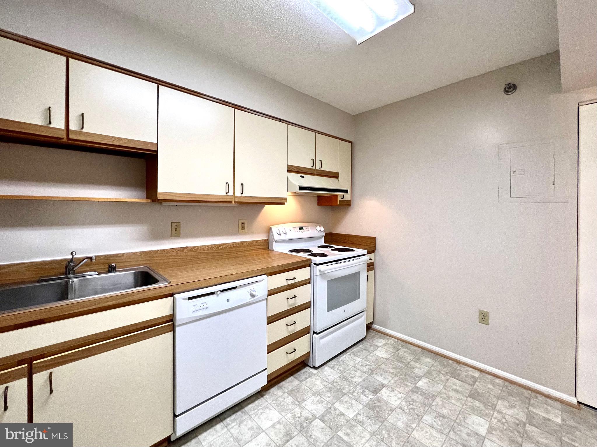 15115 Interlachen Drive, Unit 701 Silver Spring, MD 20906 - Photo 16 of 48 Spacious kitchen