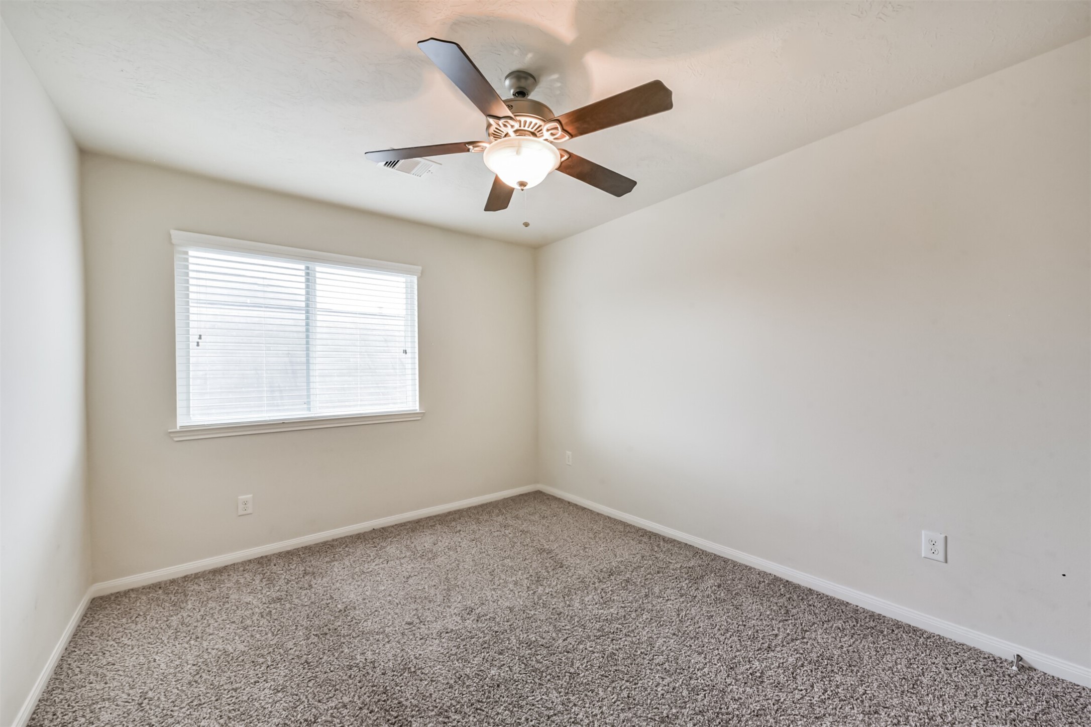2142 Tandy Park Way Houston, TX 77047 - Photo 23 of 35 an empty room with window and ceiling fan