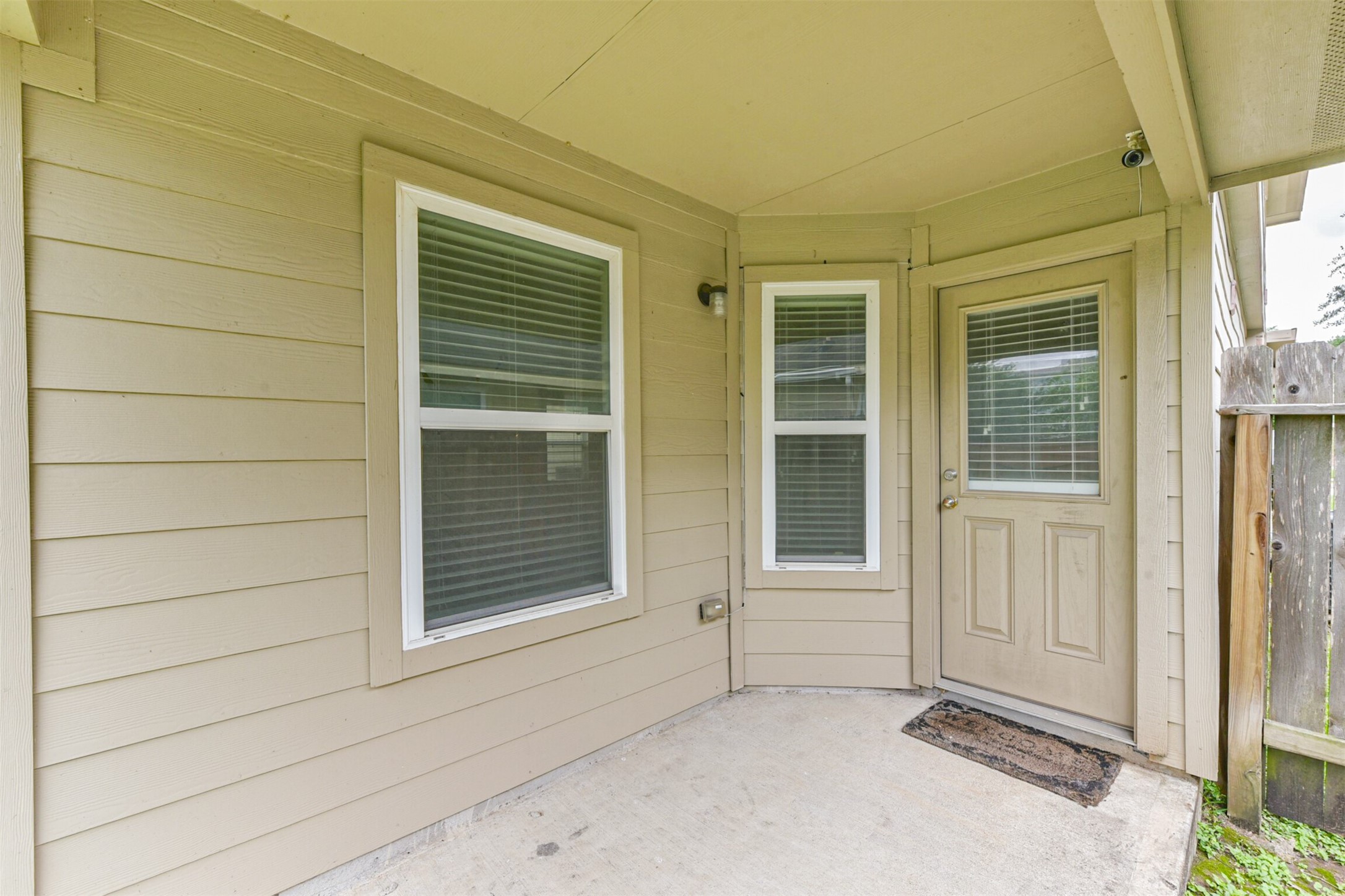 2142 Tandy Park Way Houston, TX 77047 - Photo 30 of 35 a view of an empty room with a window