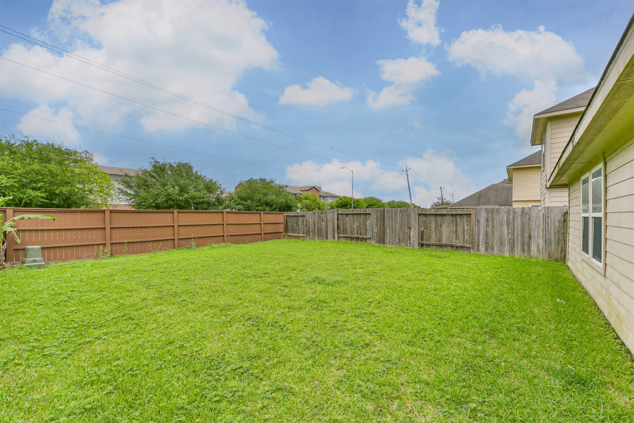 2142 Tandy Park Way Houston, TX 77047 - Photo 33 of 35 a view of a yard
