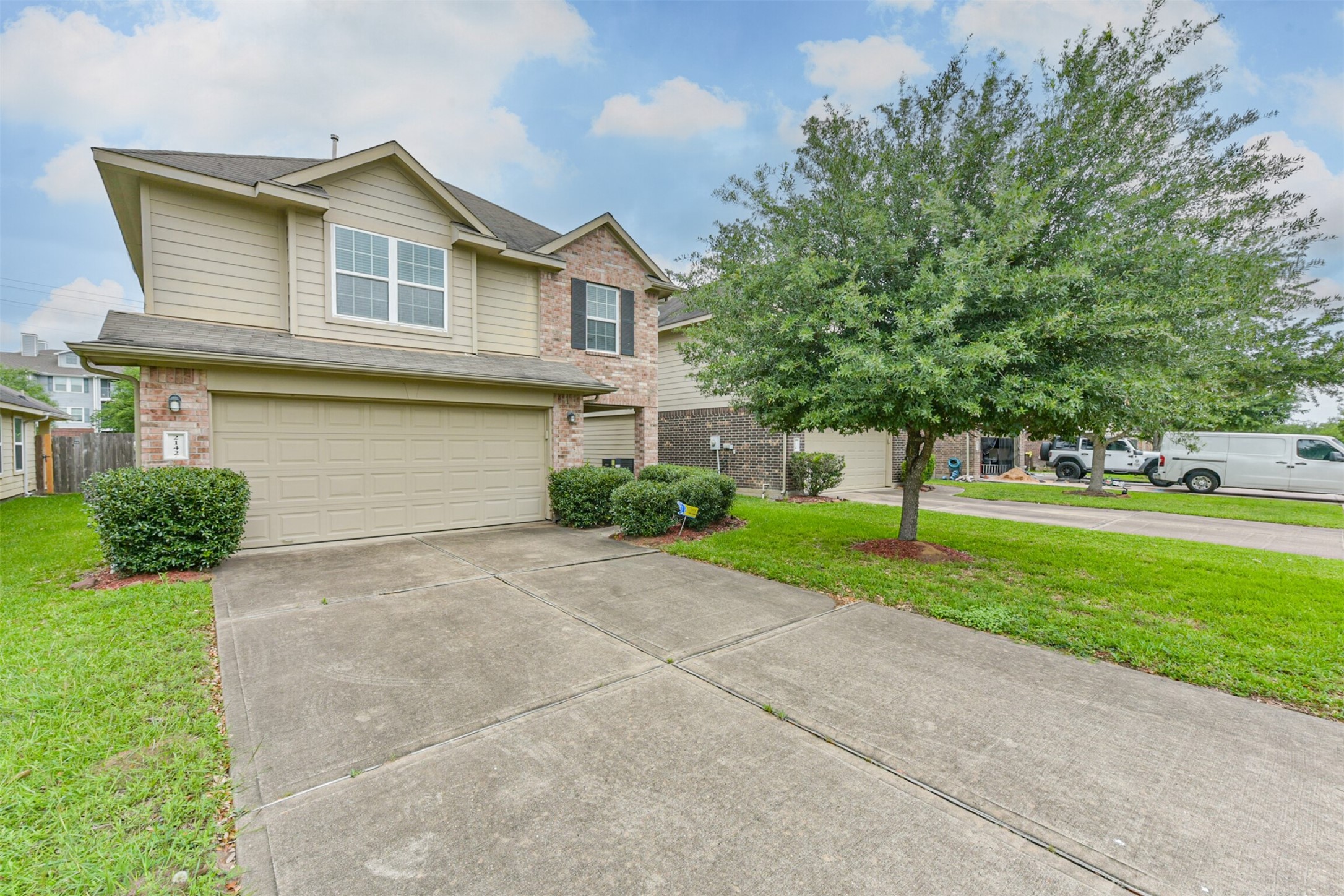 2142 Tandy Park Way Houston, TX 77047 - Photo 35 of 35 a front view of house with yard and green space