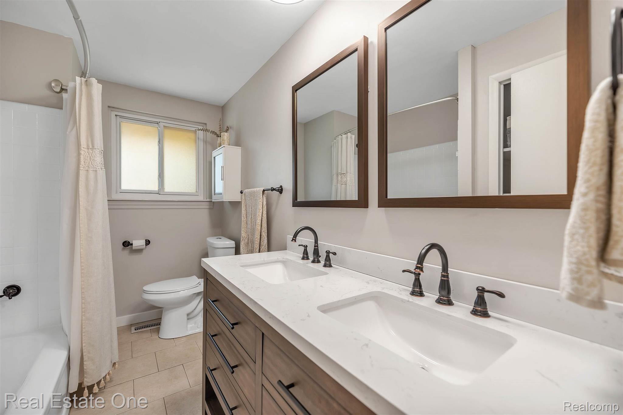3024 Starr Road Royal Oak, MI 48073 - Photo 23 of 42 24-3024 Starr Rd-WindowStill-Real-Estate-Photography-24.jpg