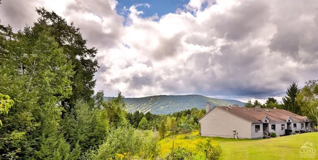 a view of houses with sky view