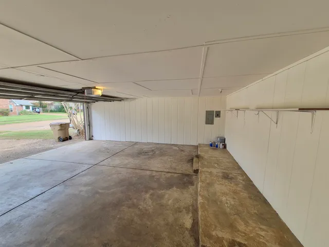 a view of a garage