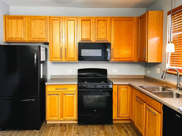 $270,000 | 1851 Indian Hill Lane, Aurora, IL 60503