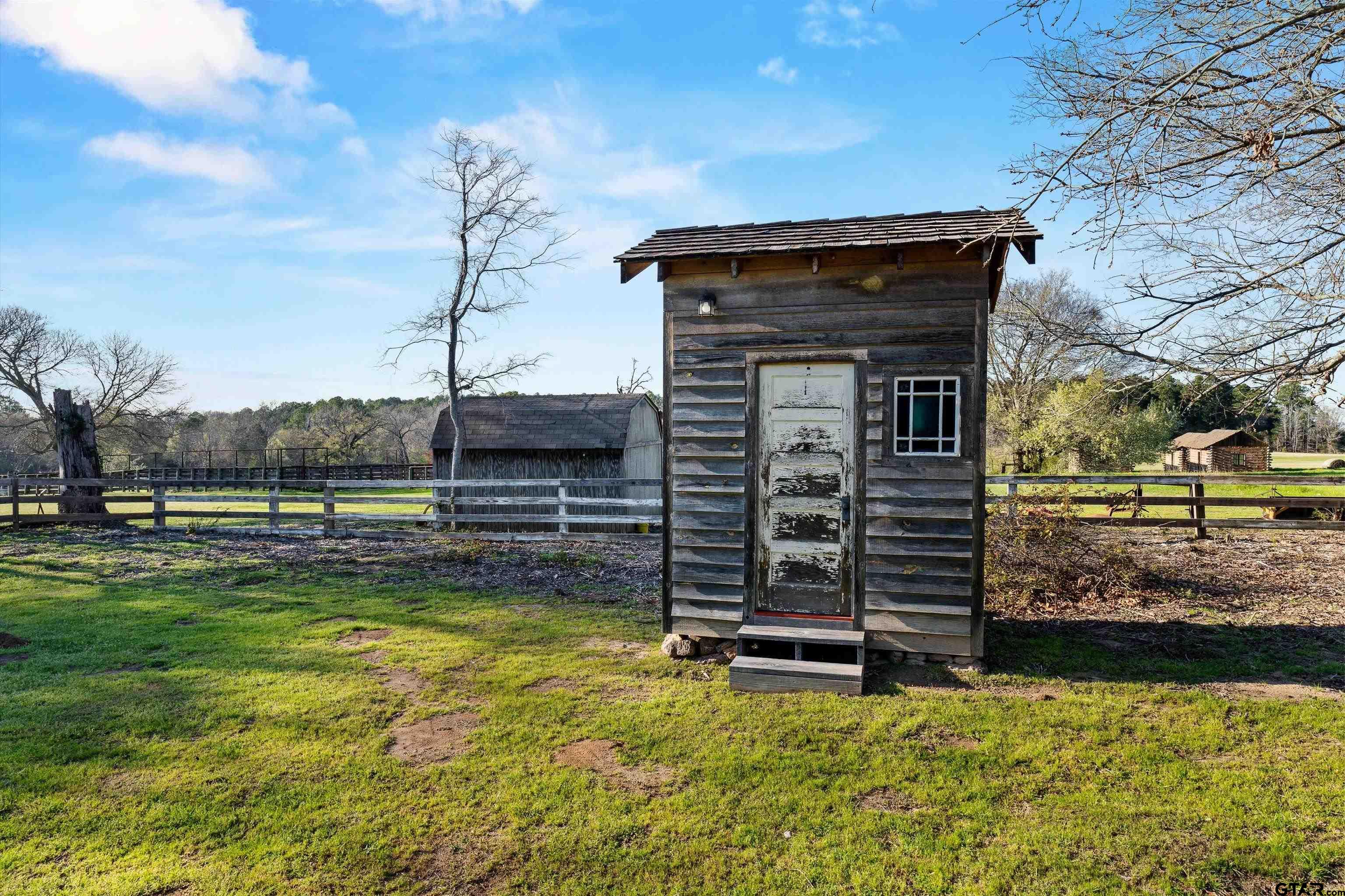 11992 County Road 4233 Cushing, TX 75760 - Photo 29 of 48 a view of a backyard with small garden
